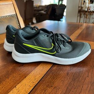 Nike Star Runner Athletic Shoes